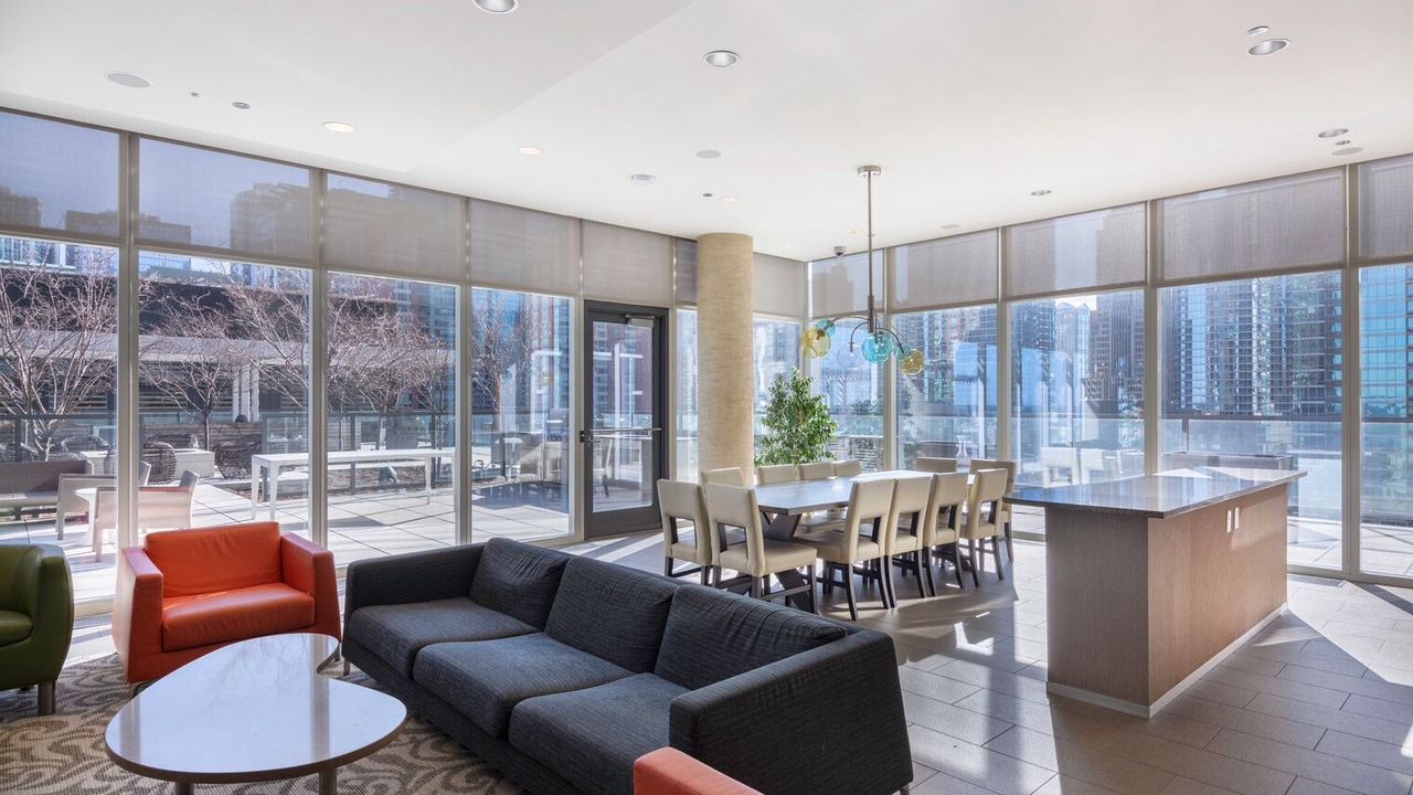 Photo of Livingroom in Streeterville