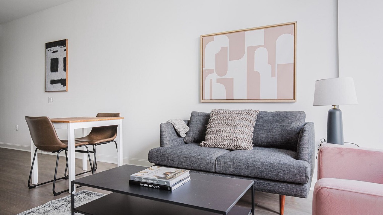 Photo of Livingroom in Streeterville