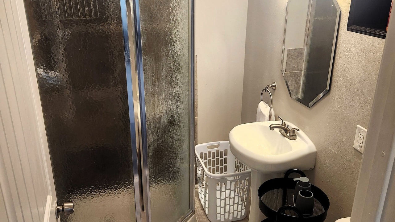 Photo of Bathroom in Northwest Los Angeles Heights