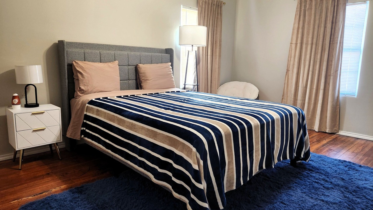 Photo of Bedroom in Northwest Los Angeles Heights