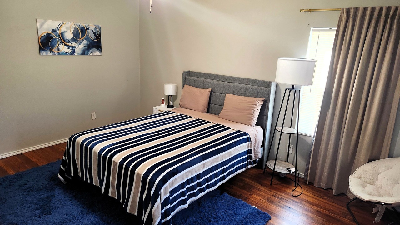 Photo of Bedroom in Northwest Los Angeles Heights