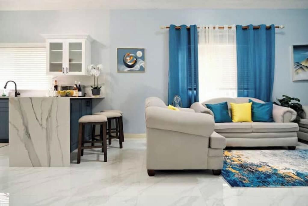 Photo of Livingroom in Caribbean Estates