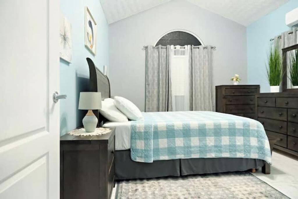 Photo of Bedroom in Caribbean Estates