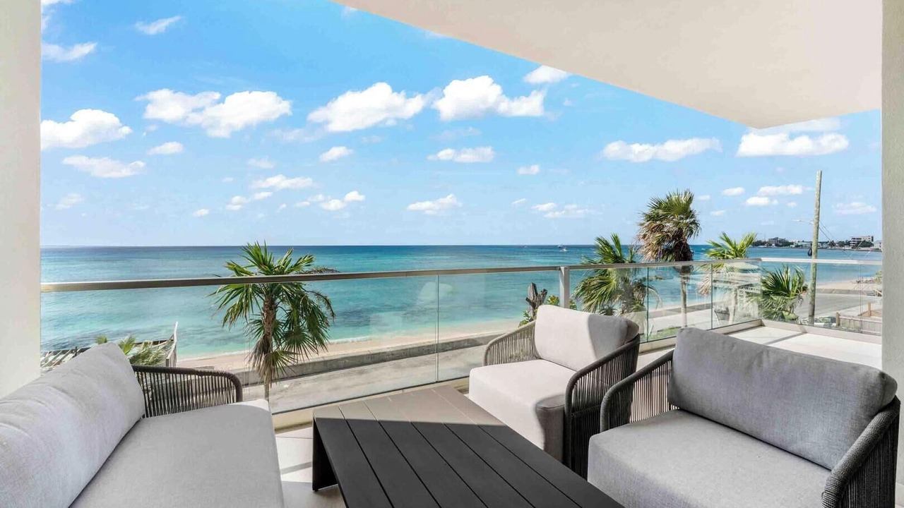 Photo of Patio Balcony in West Bay