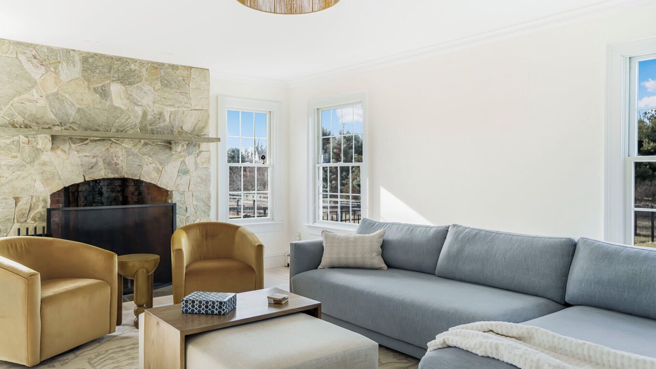 Photo of Livingroom in Southold
