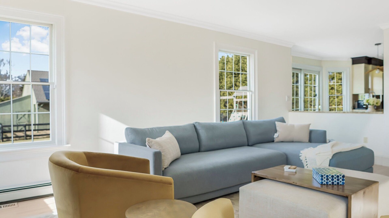 Photo of Livingroom in Southold