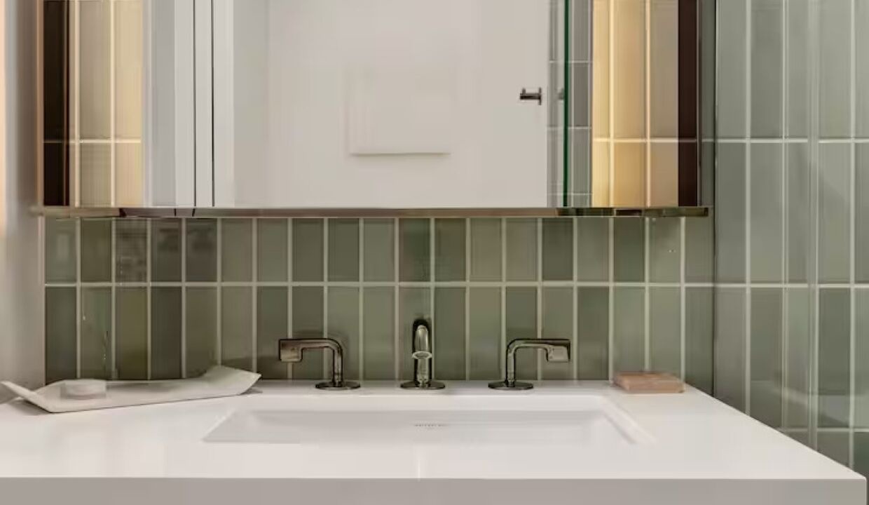 Photo of Bathroom in Tenderloin