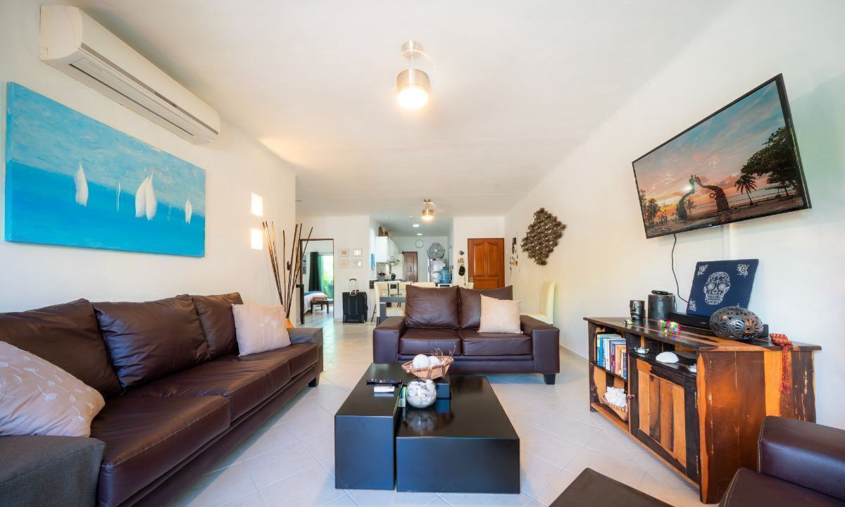 Photo of Livingroom in 12th Street