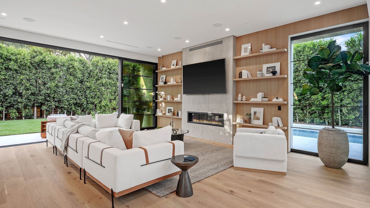 Photo of Livingroom in Valley Village