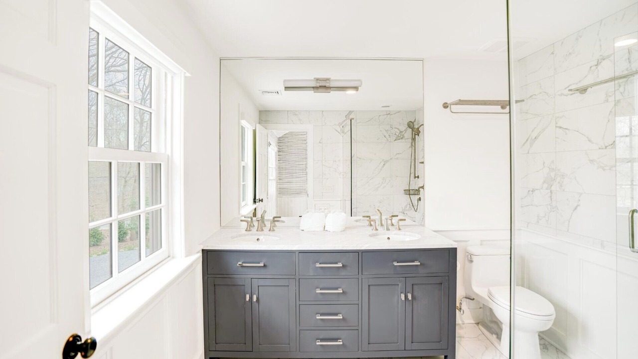 Photo of Bathroom in Amagansett North