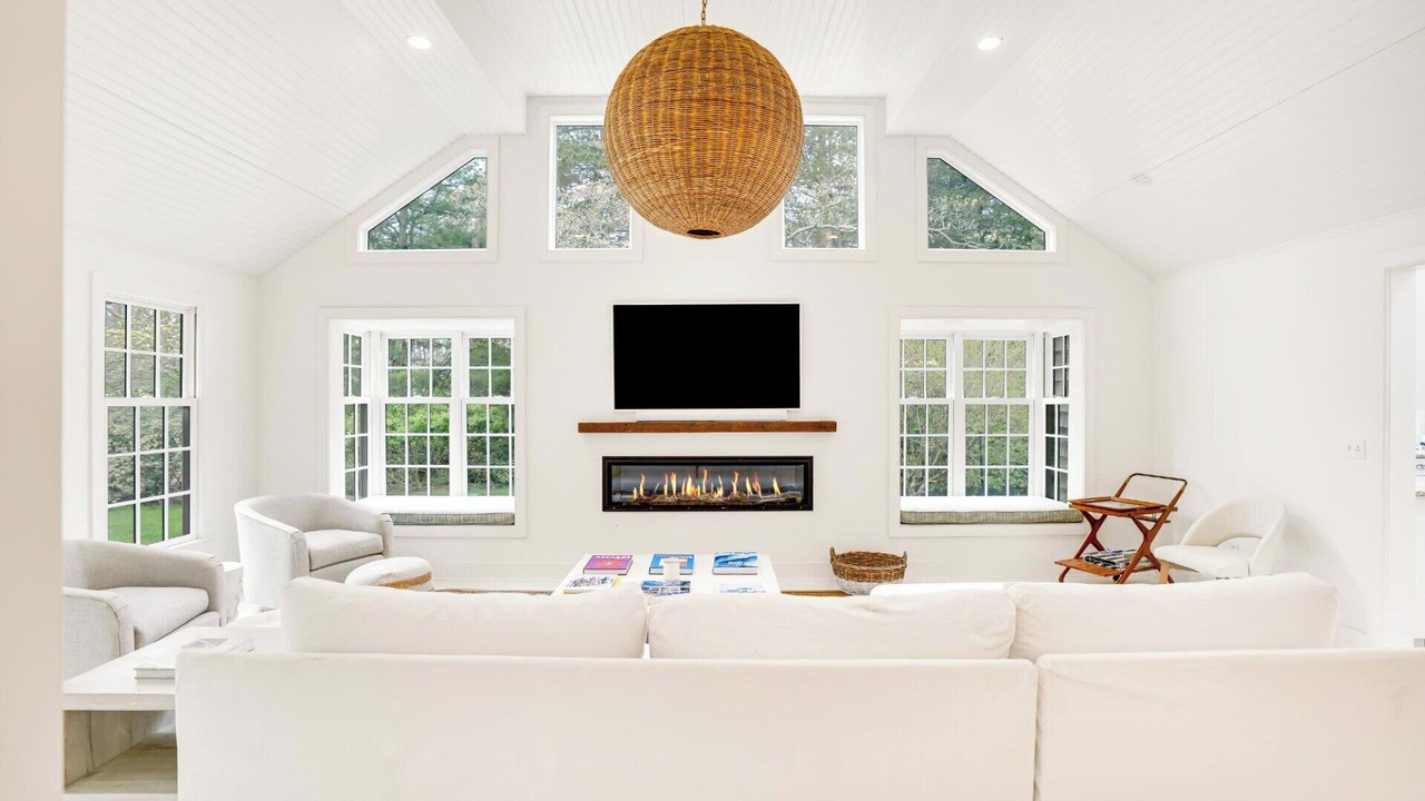 Photo of Livingroom in Amagansett North