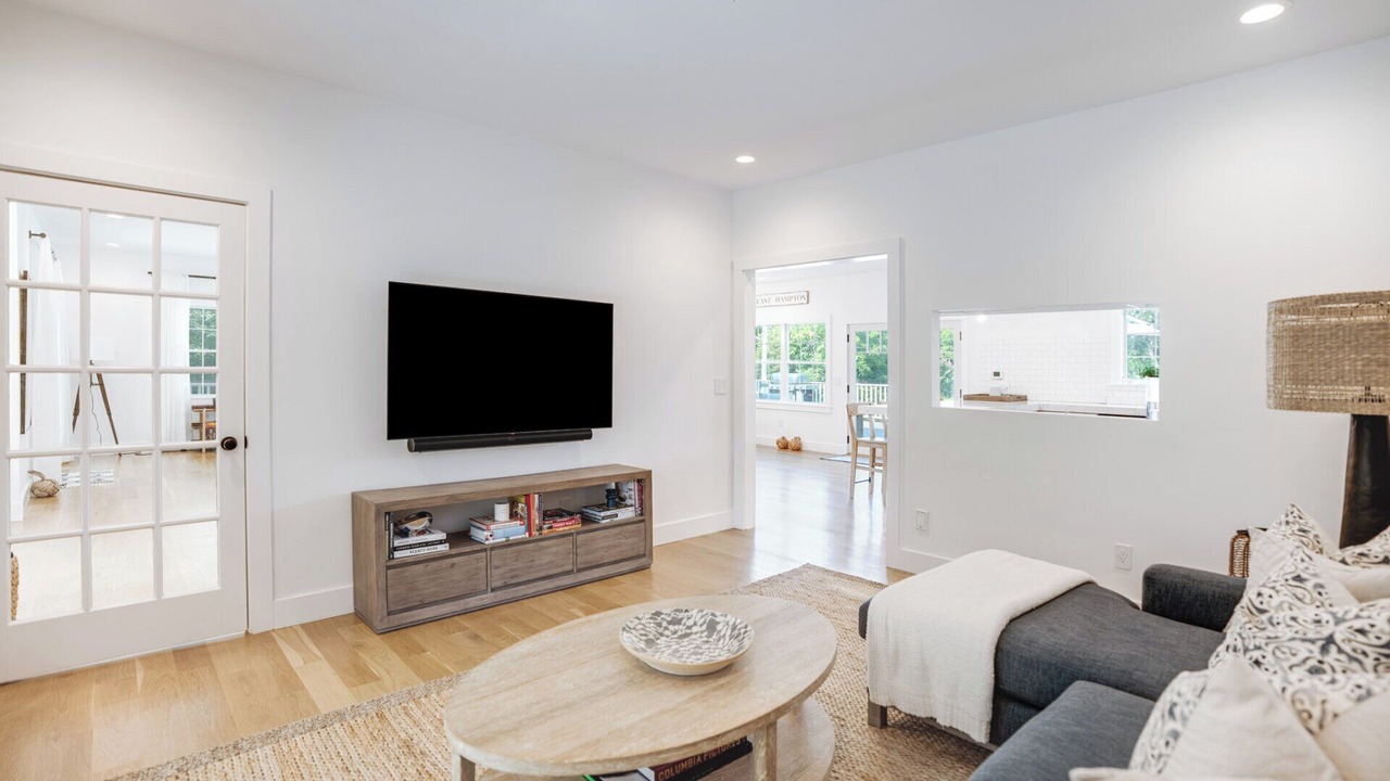 Photo of Livingroom in East Hampton North
