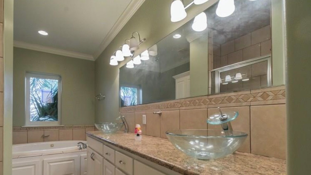 Photo of Bathroom in Sunshine