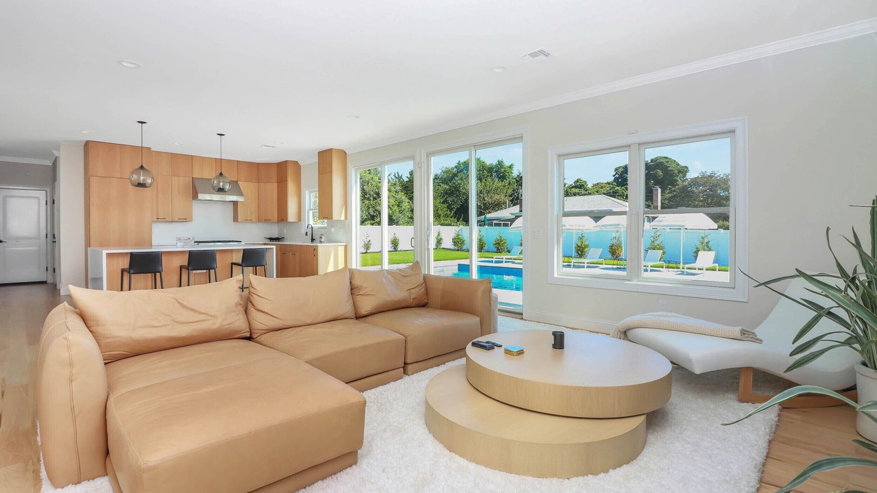 Photo of Livingroom in Greenport West