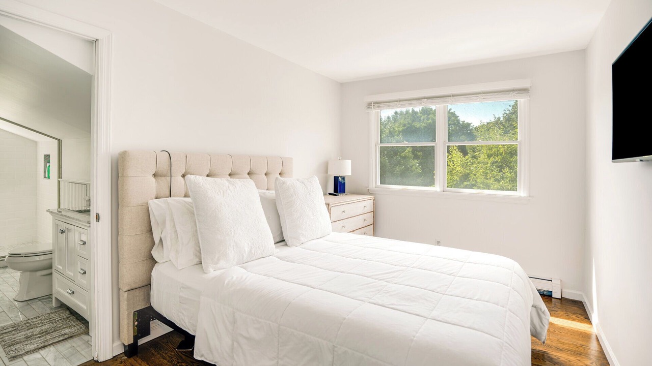 Photo of Bedroom in Greenport West