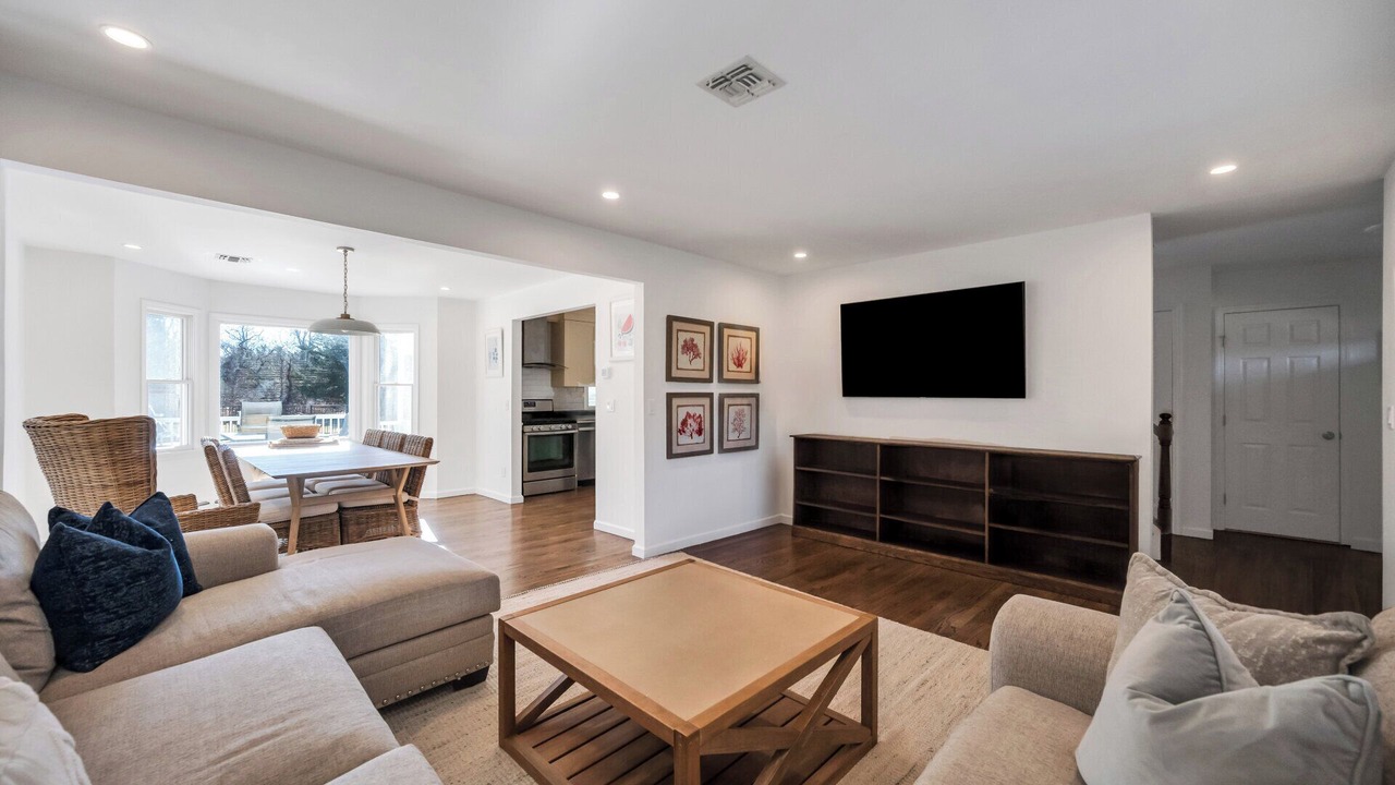 Photo of Livingroom in Greenport West