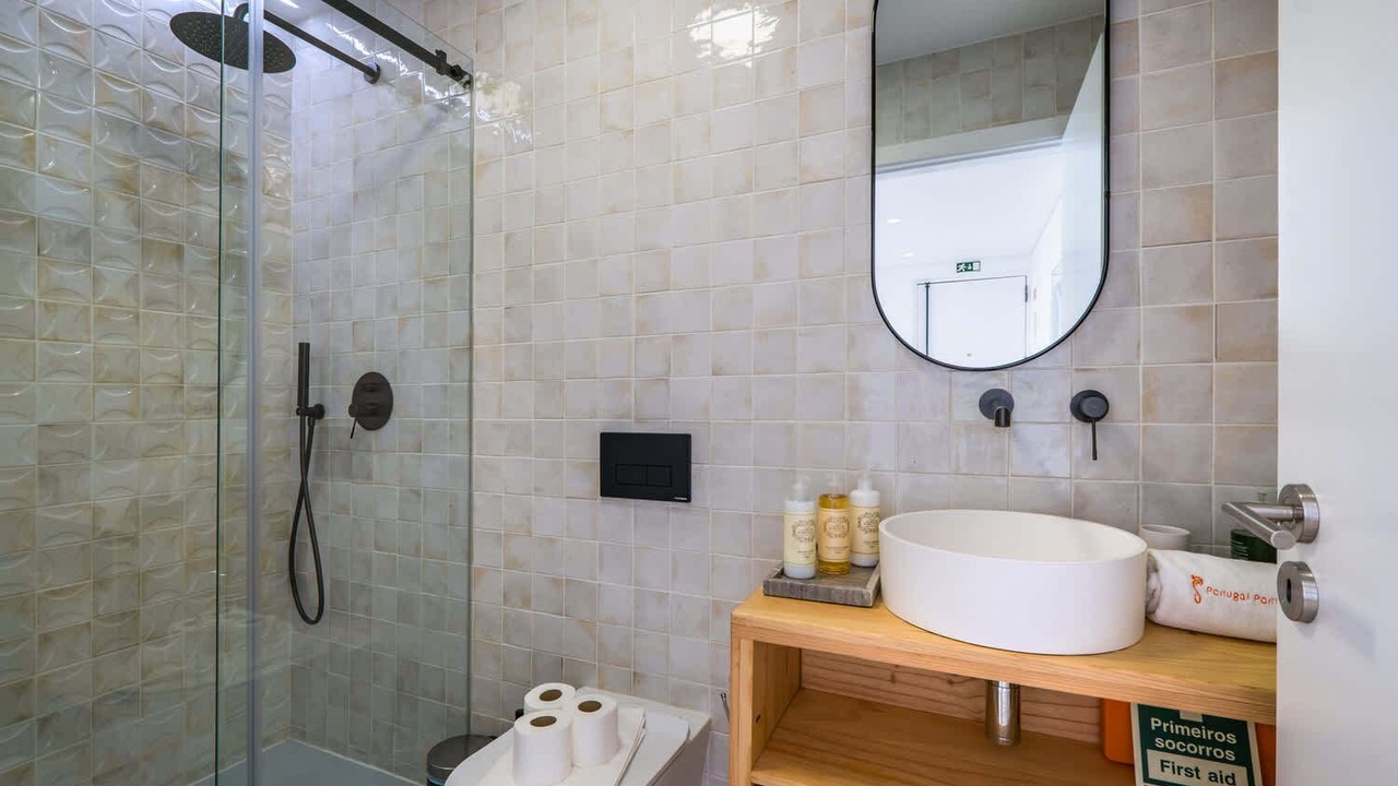 Photo of Bathroom in Carcavelos