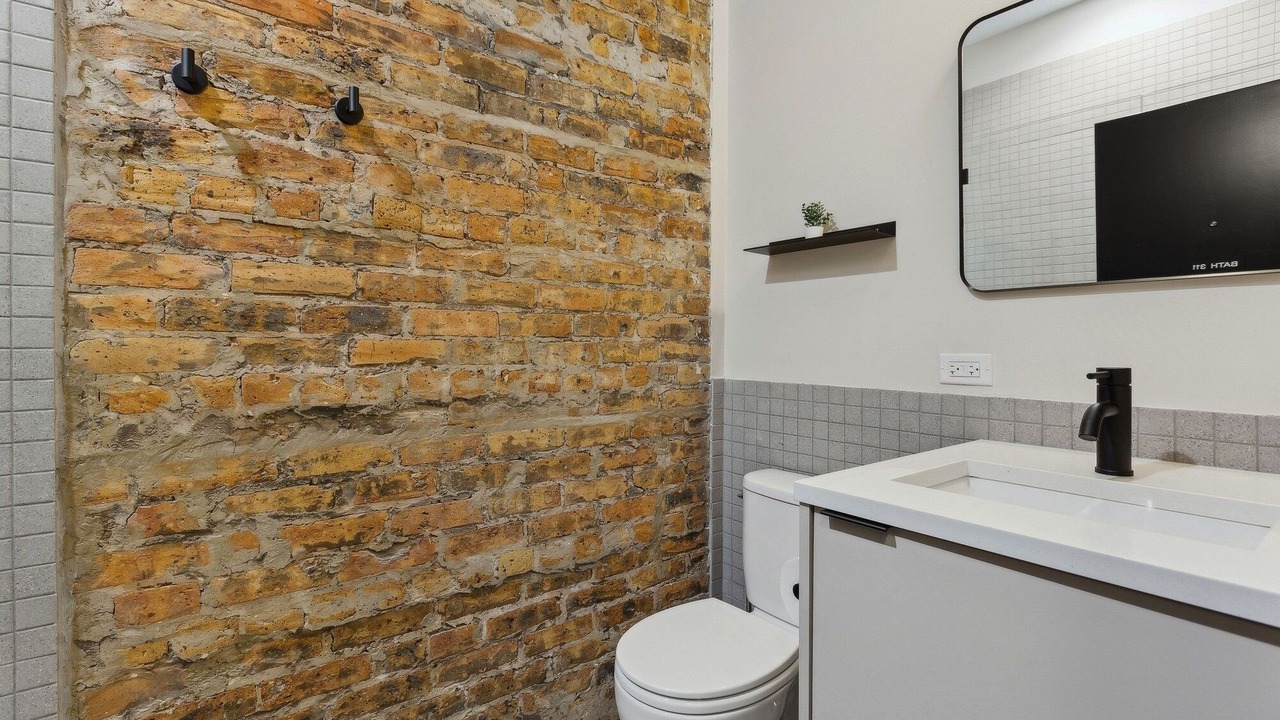 Photo of Bathroom in Logan Square