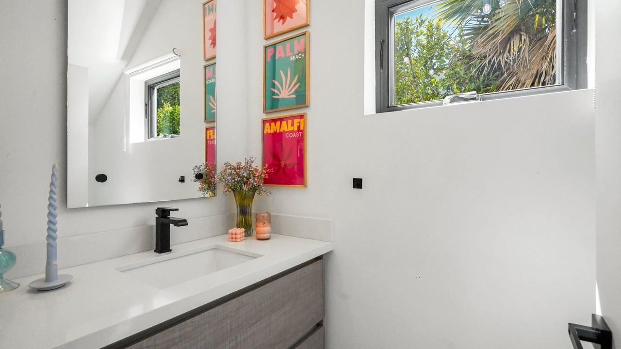 Photo of Bathroom in Mar Vista