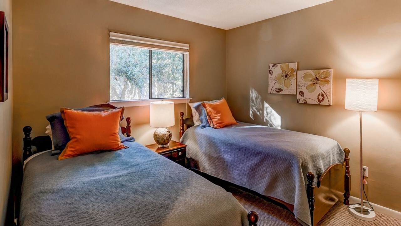 Photo of Bedroom in Folly Field