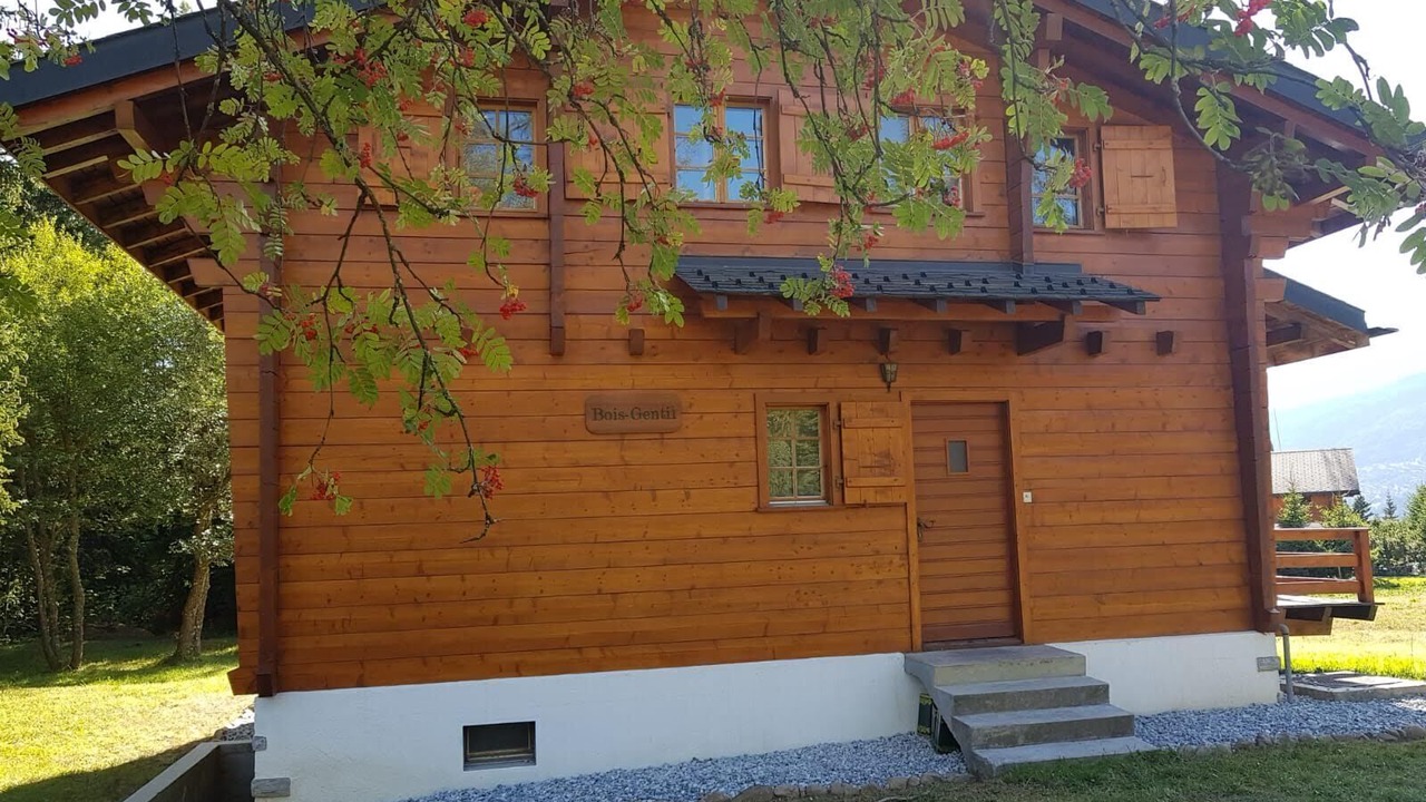 Photo of Outdoor in Lens