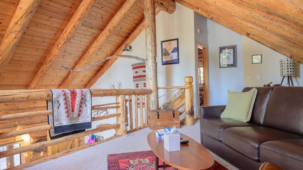 Photo of Livingroom in Oregon Water Wonderland
