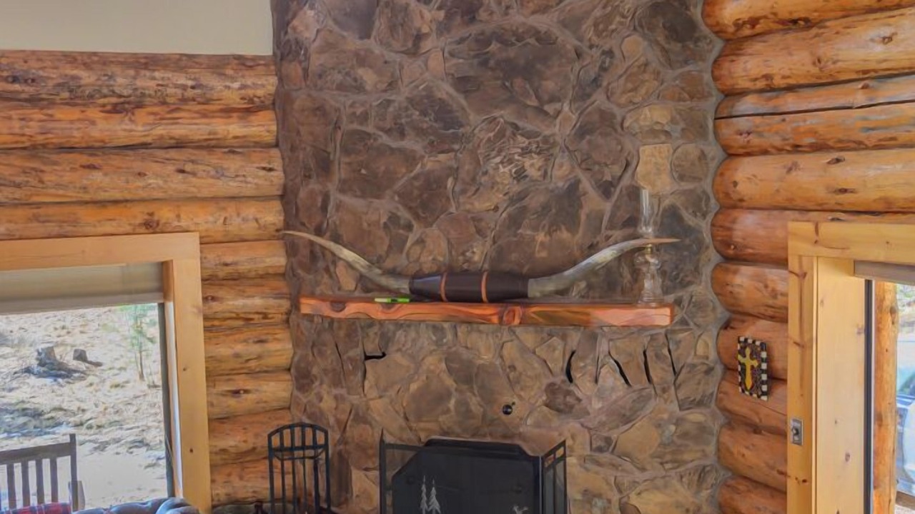 Photo of Livingroom in Oregon Water Wonderland
