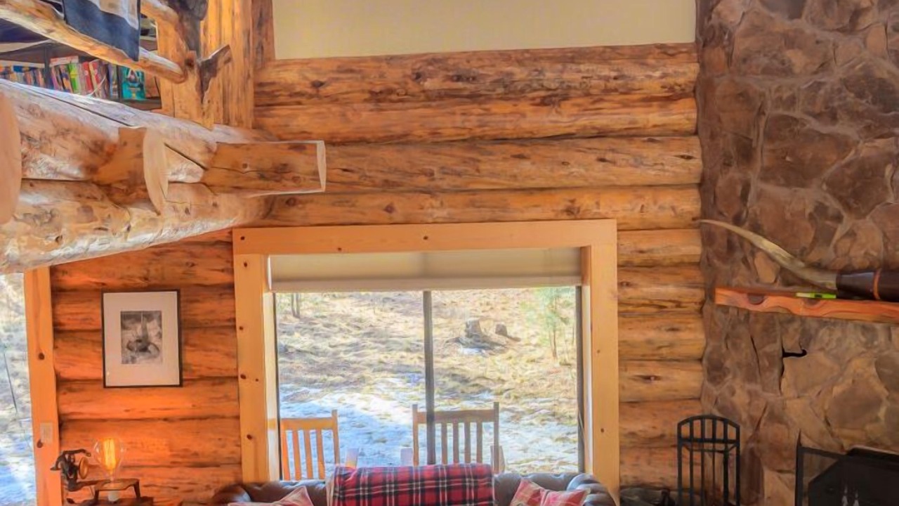 Photo of Livingroom in Oregon Water Wonderland