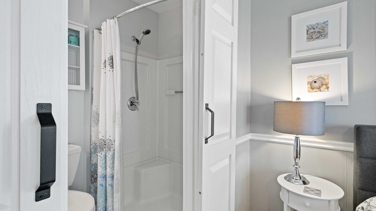 Photo of Bathroom in Folly Field