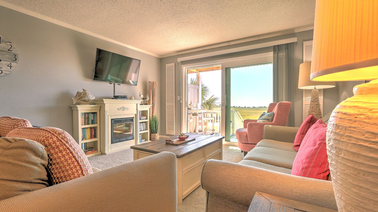 Photo of Livingroom in Oceanmarsh Subdivision