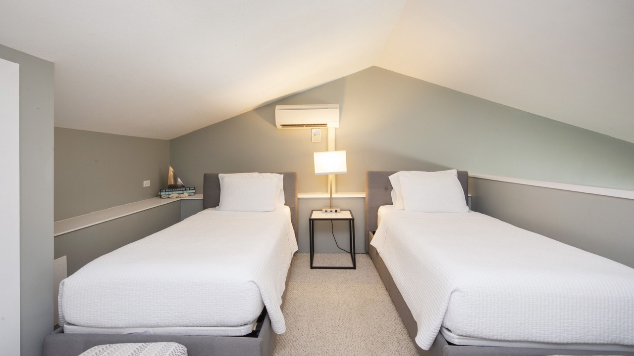 Photo of Bedroom in Seven Mile Beach