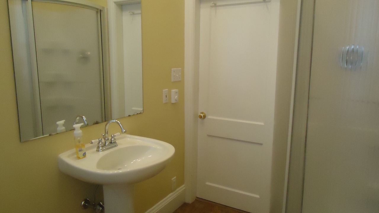 Photo of Bathroom in Queens Square