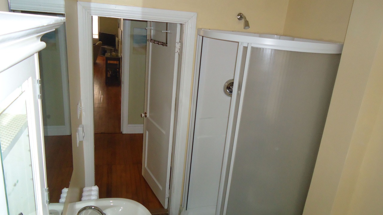 Photo of Bathroom in Queens Square
