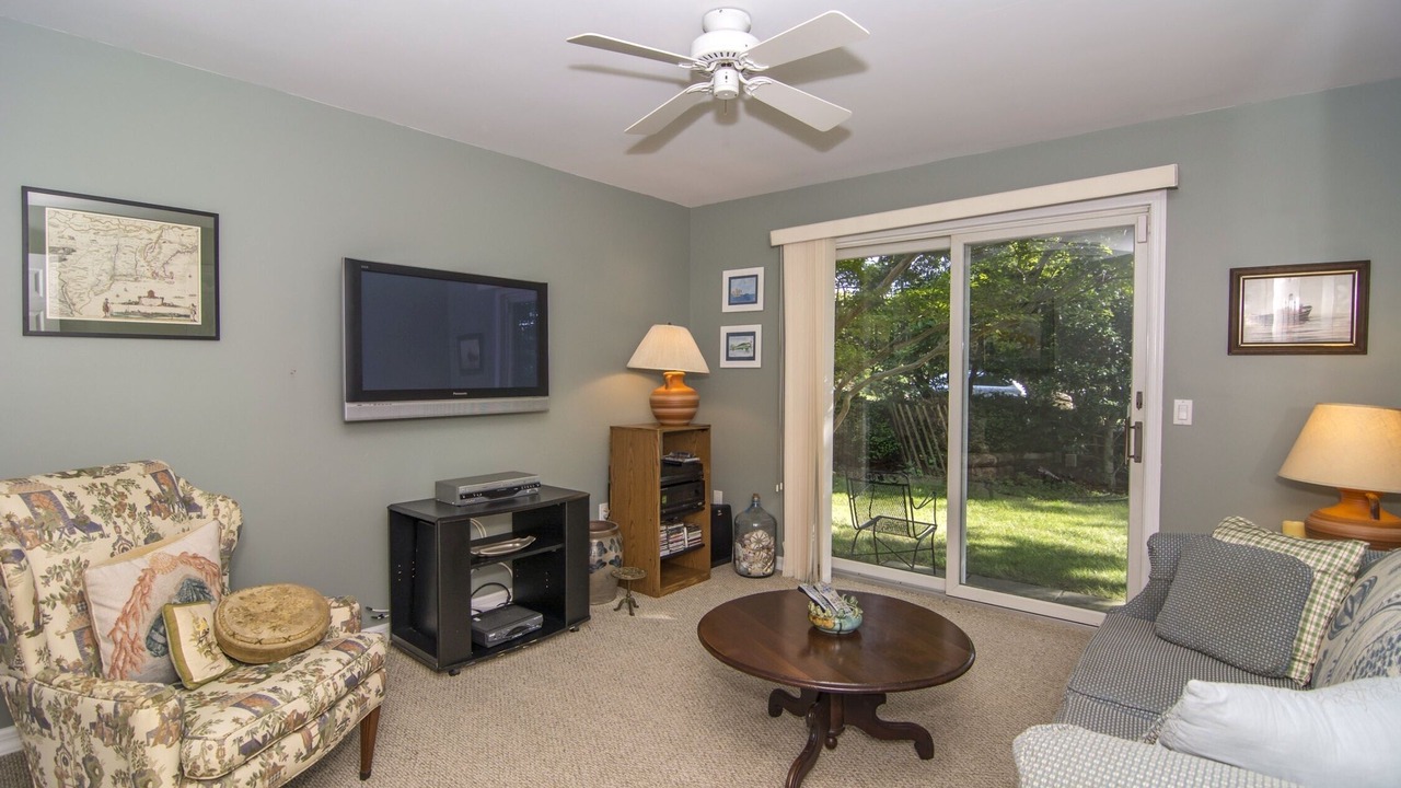 Photo of Livingroom in Shelter Island Heights