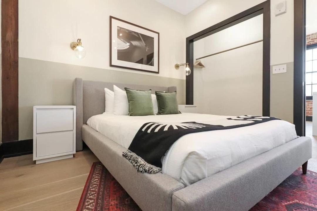 Photo of Bedroom in Arts/Warehouse District