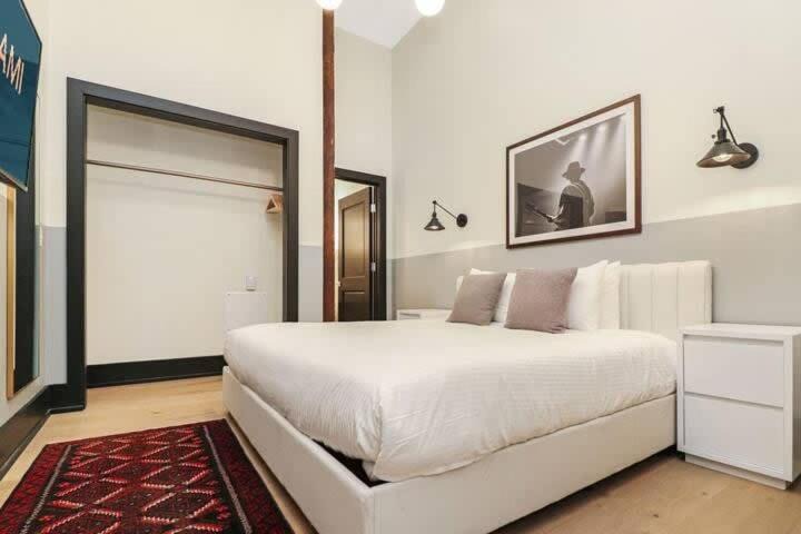 Photo of Bedroom in Arts/Warehouse District