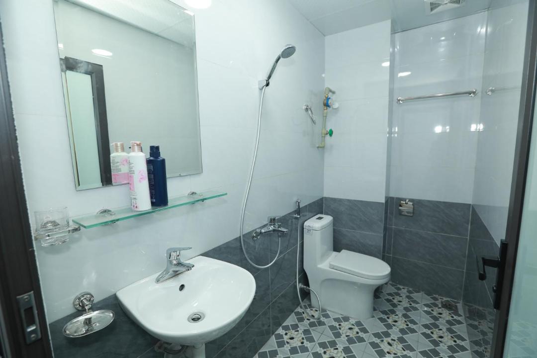 Photo of Bathroom in Trung Hoa Nhan Chinh