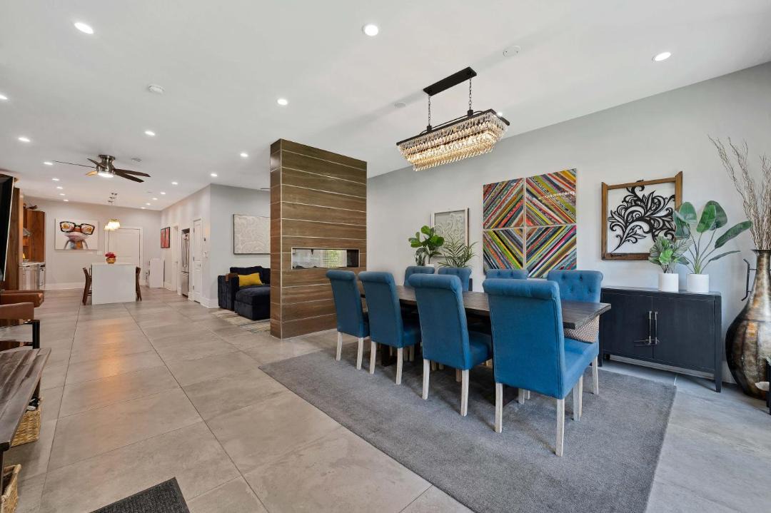 Photo of Livingroom in West Town