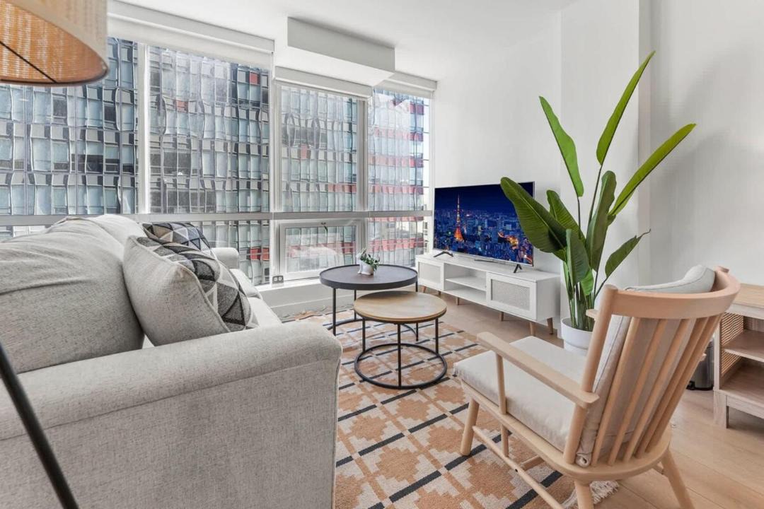 Photo of Livingroom in Wilshire Center