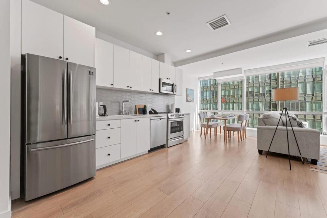 Photo of Kitchen in Wilshire Center