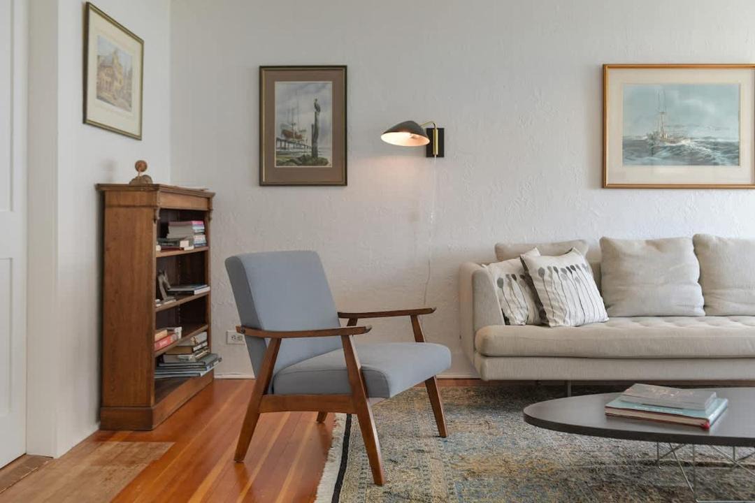 Photo of Livingroom in Downtown Victoria