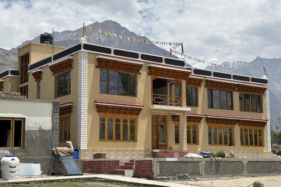 Photo of Others in Hundur