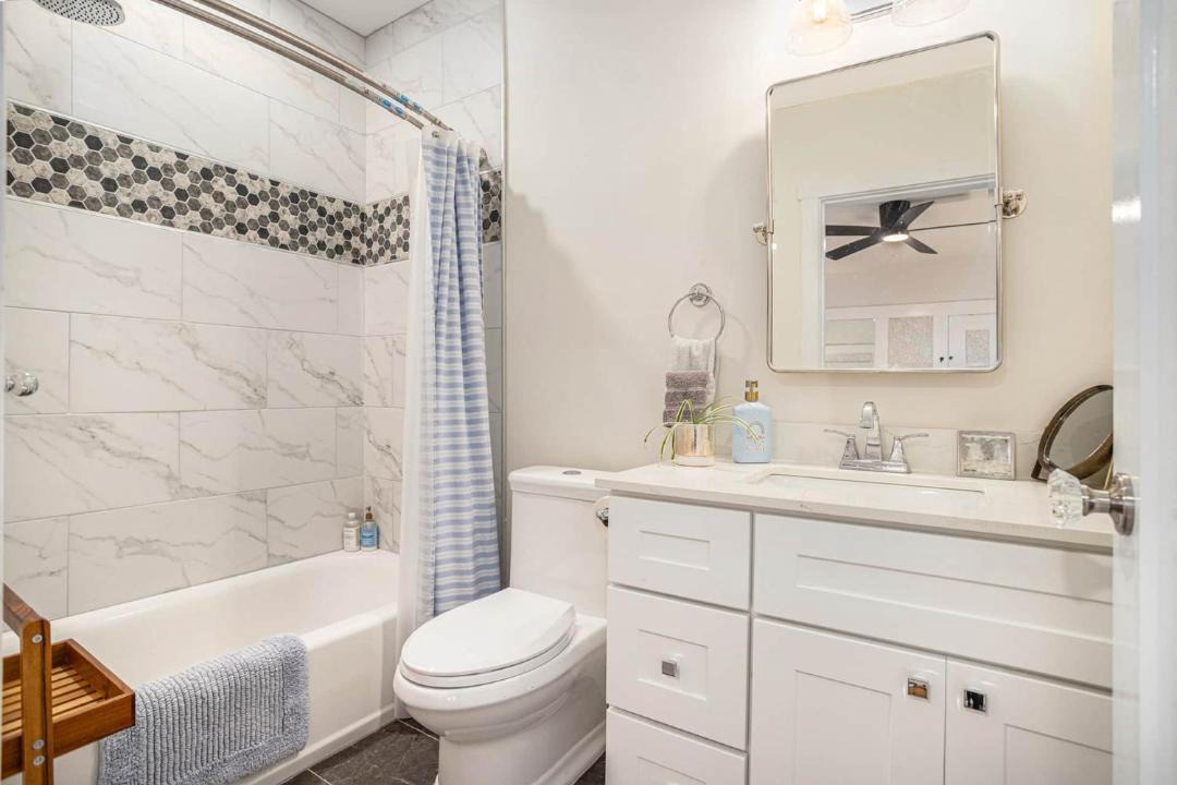 Photo of Bathroom in Upper Telegraph