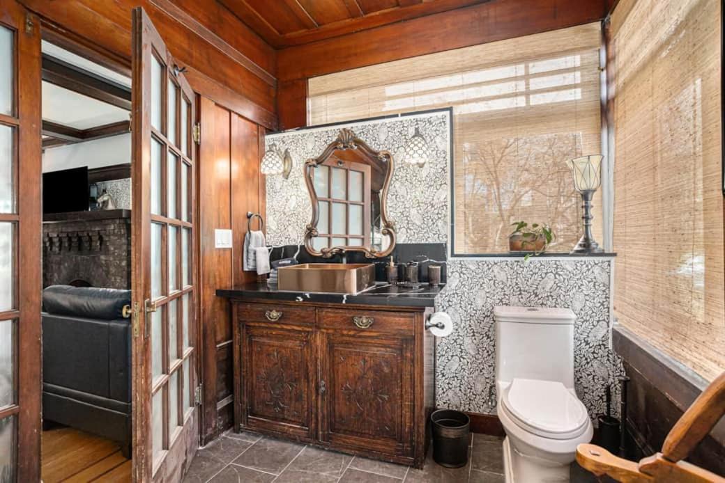Photo of Bathroom in Upper Telegraph