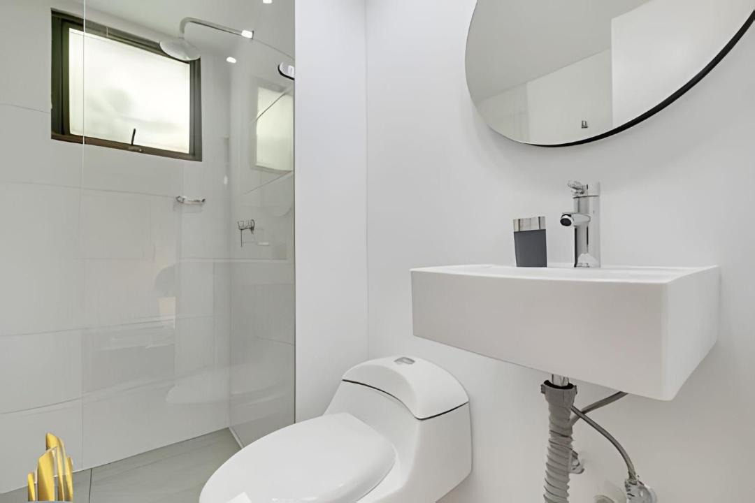 Photo of Bathroom in La Florida