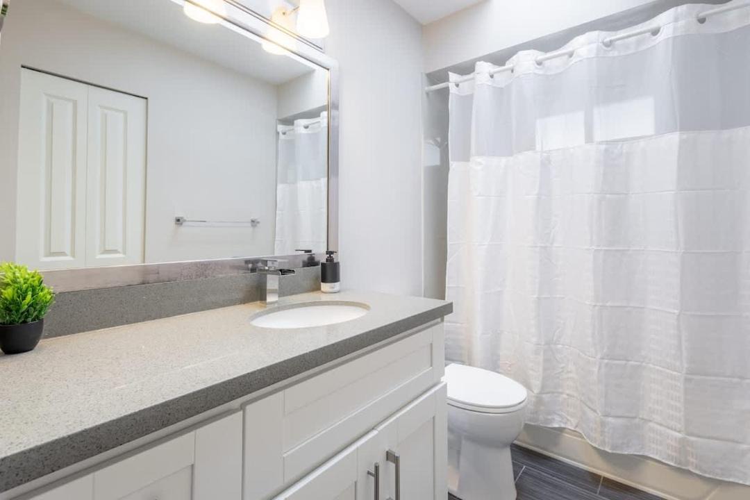 Photo of Bathroom in Sunset