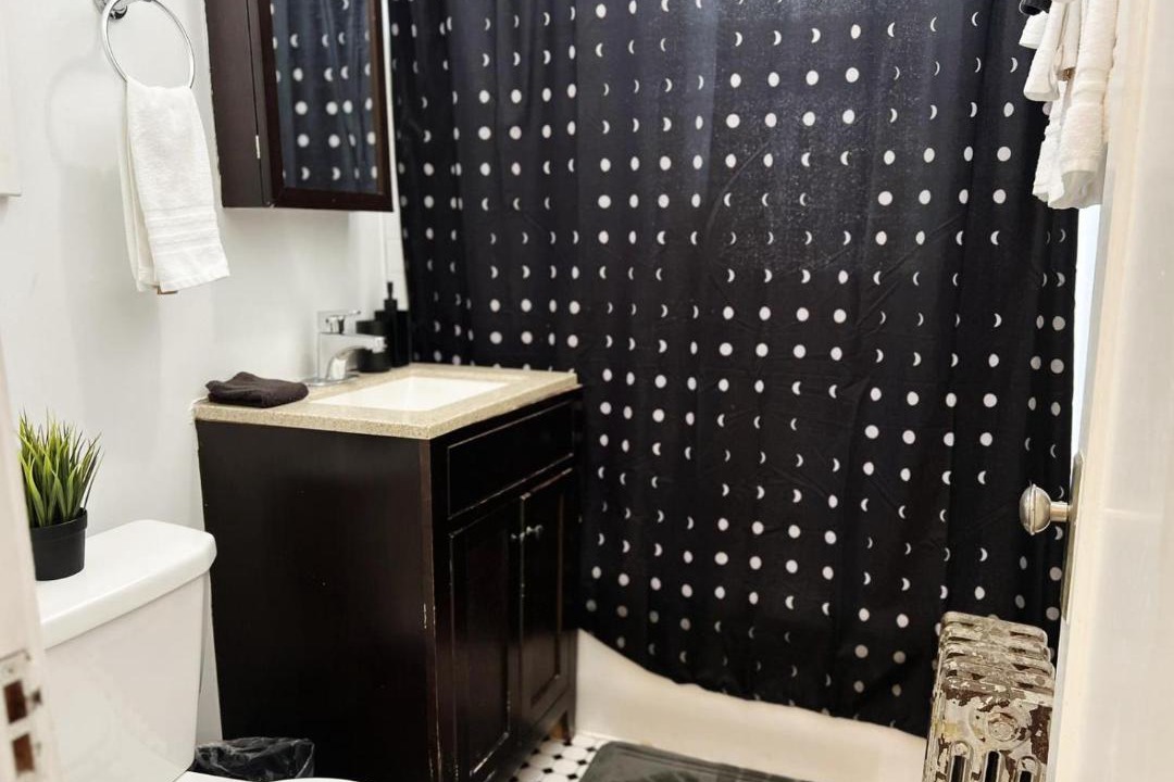 Photo of Bathroom in Rogers Park