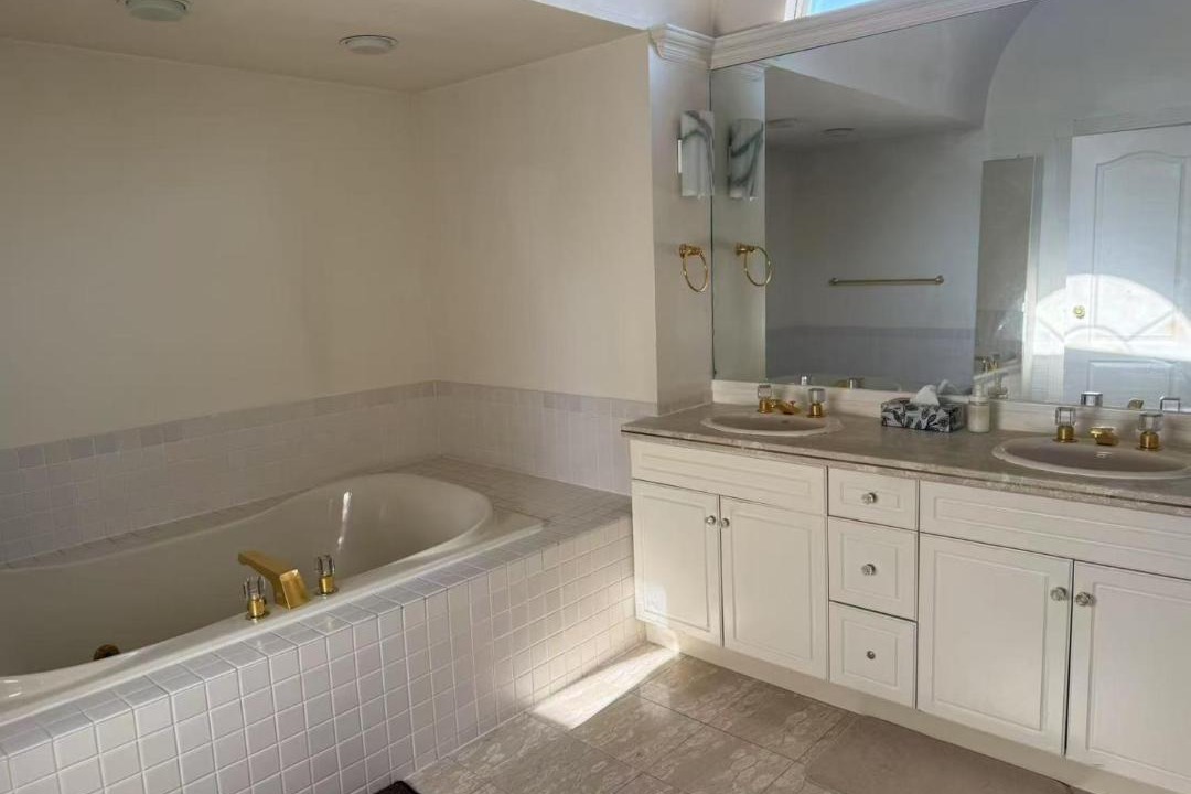 Photo of Bathroom in Arbutus Ridge