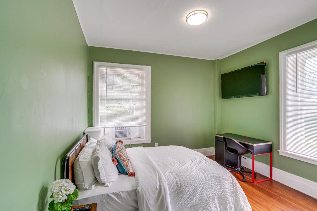 Photo of Bedroom in Stockade Historic District
