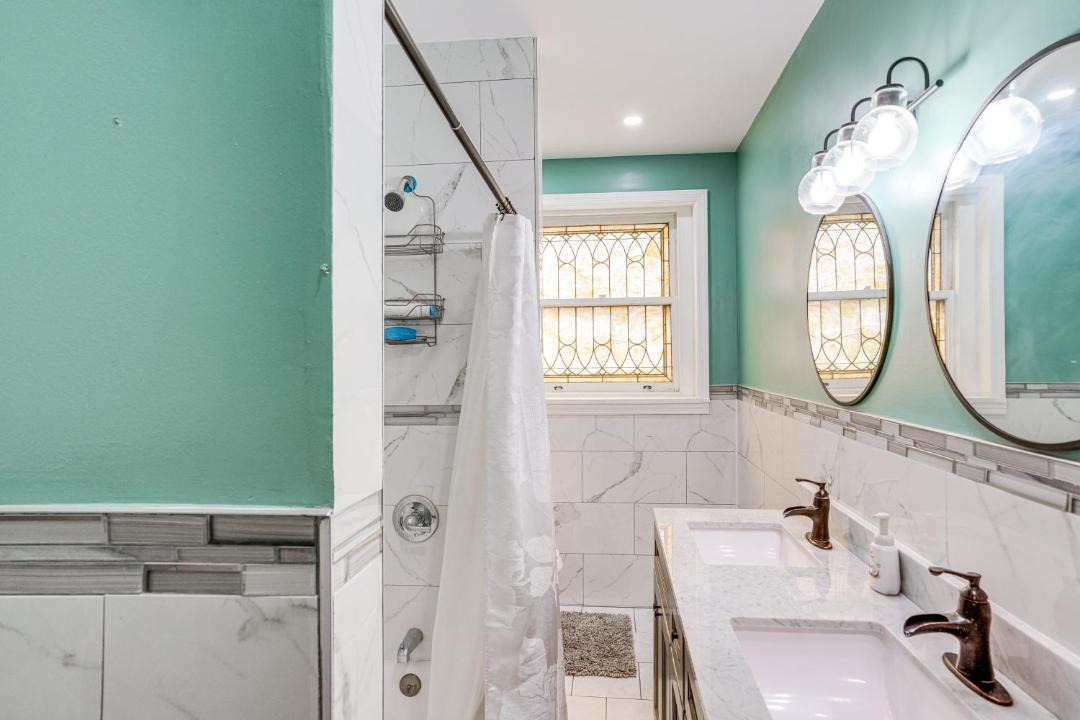 Photo of Bathroom in Stockade Historic District